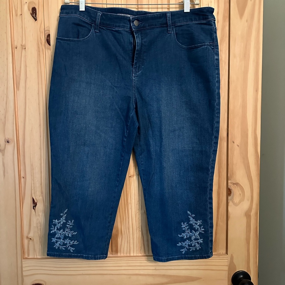 Chicos size 16 capris